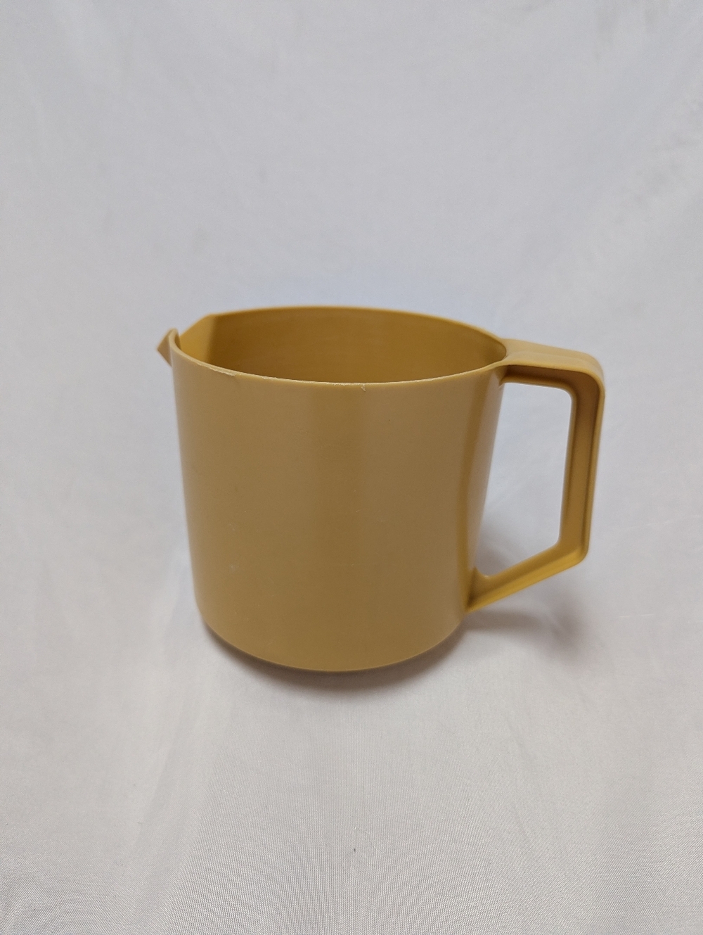 1970s/80s Harvest Gold Vintage Retro Rubbermaid Drink Pitcher 1.5 Qts -NO LID